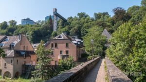 auf einer Fußgängerbrücke