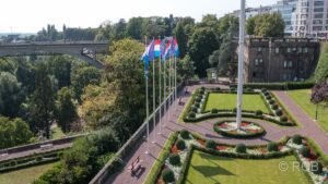 Renaissance-Garten mit Fahnen